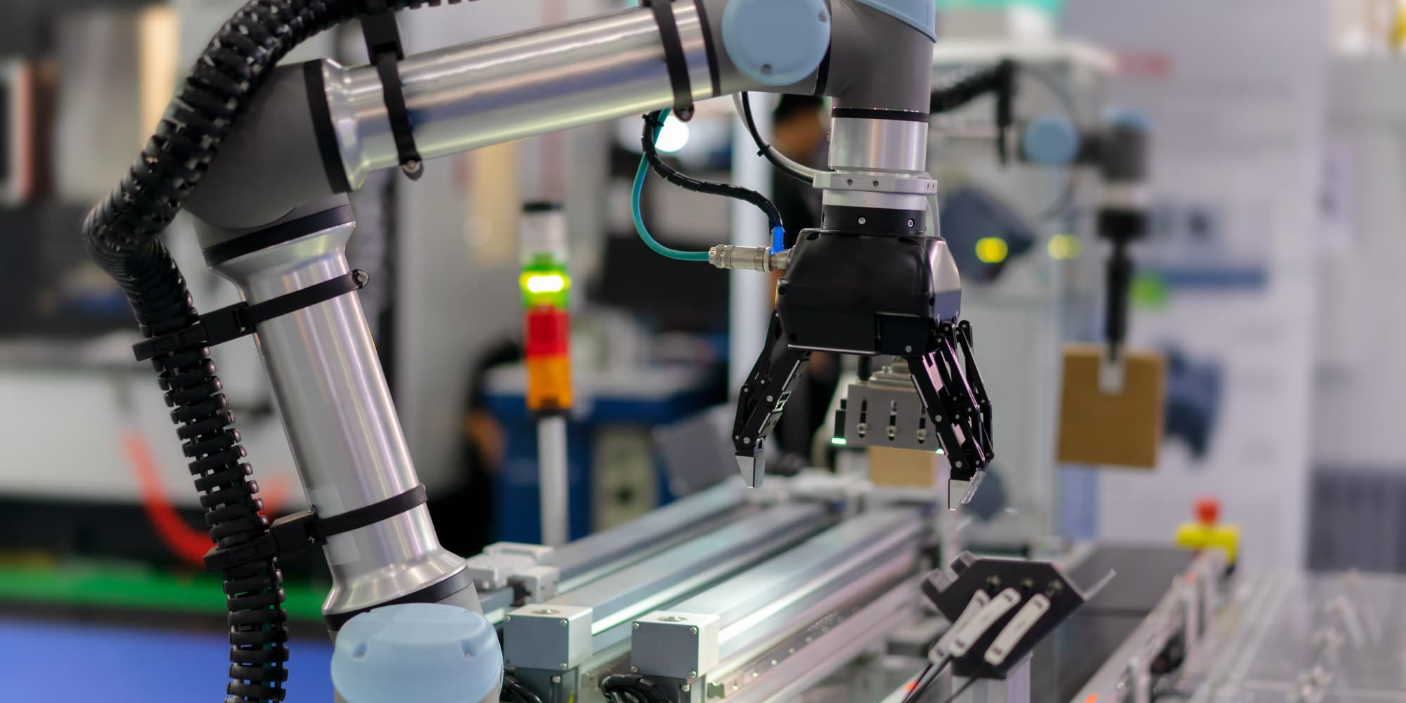 foodsorting_0 Robotic arm with a gripper above an automated production line in a lab setting