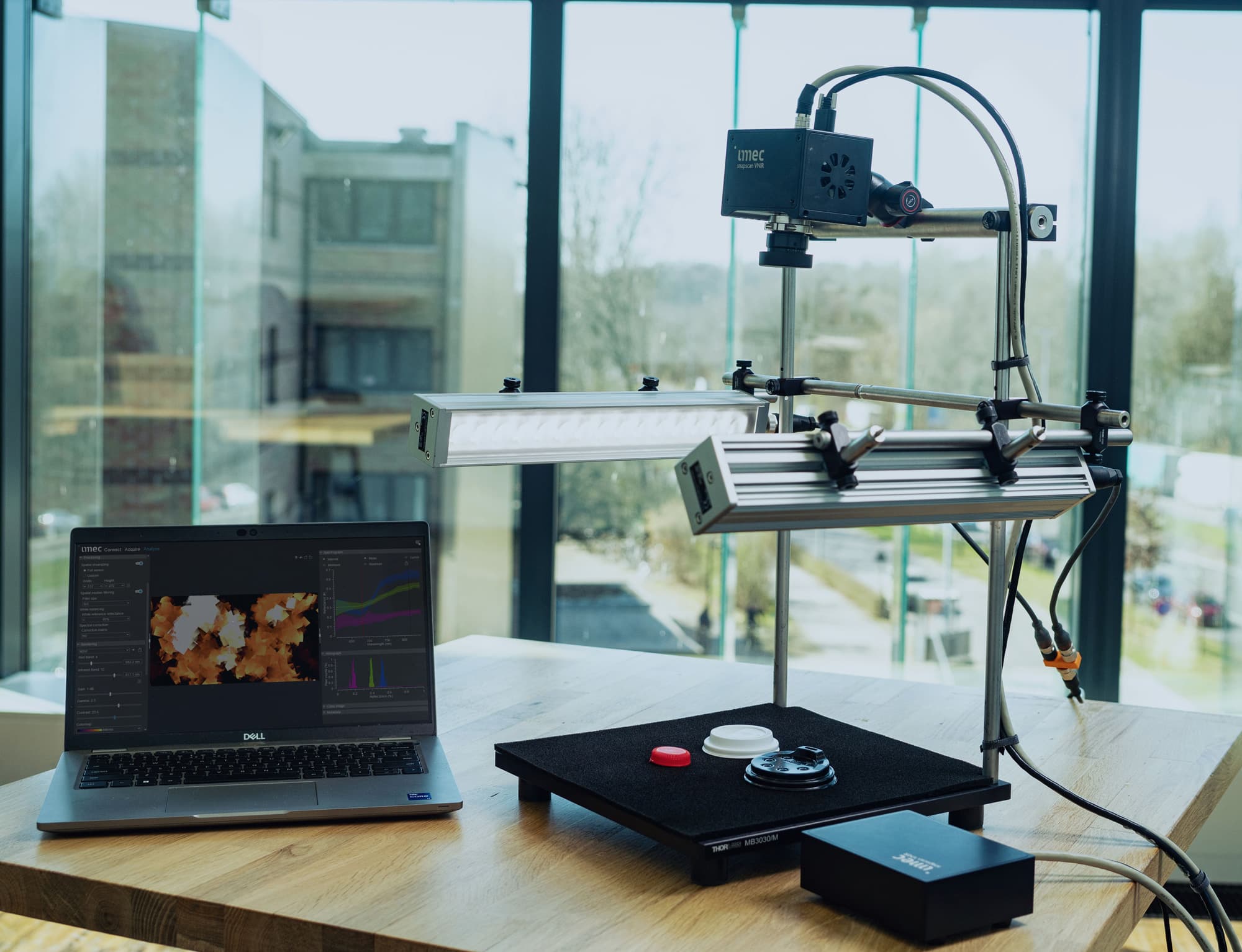 Snapscan SNAPSCAN VNIR hyperspectral scanner mounted on a lab stand beside a laptop display