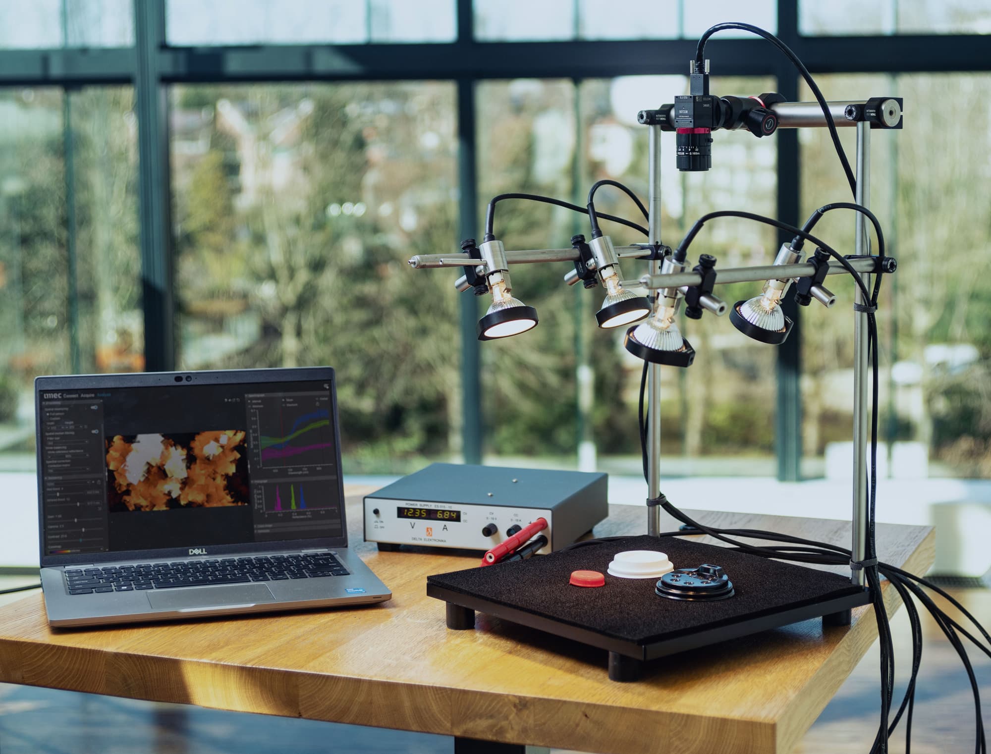 Snapshot-NIR Snapshot NIR hyperspectral evaluation setup with a laptop, lights, and sample stage on a table
