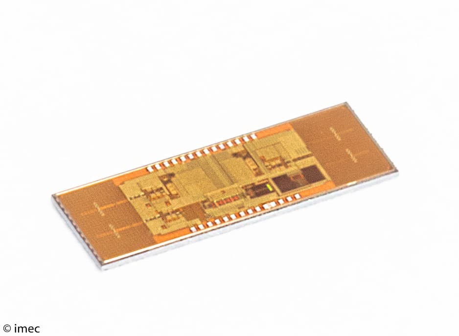 140GHzCMOS-radar-chip-crop_0 CMOS radar chip with on-chip antennas on a white background