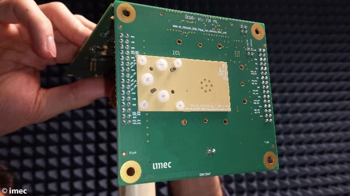 36206300024c14a5fafe_o_0 imec 60GHz 8-way phased array TRX front-end chip mounted on a green circuit board