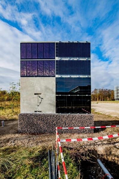 4_SoundBarrier PV-enhanced sound barrier test setup under construction at EnergyVille