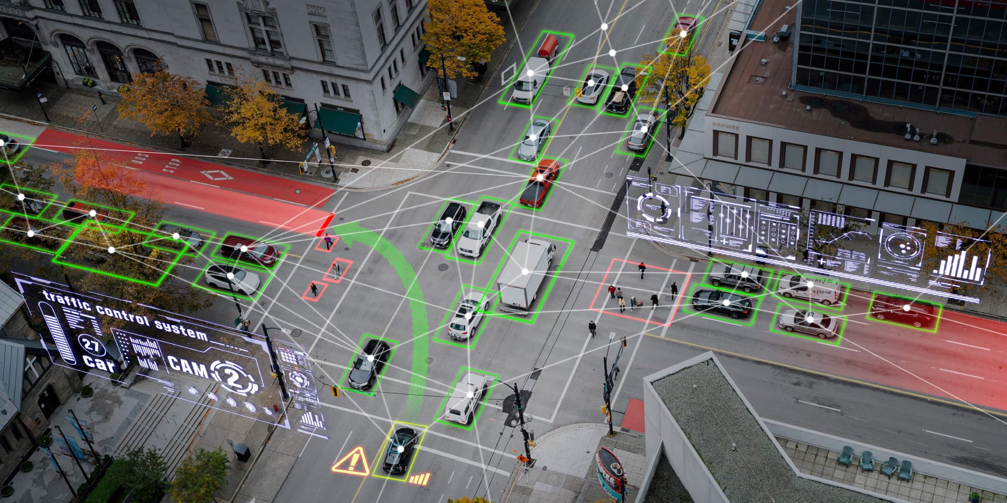 Artikel-mobiliteit Een kruispunt in de stad met auto's, voetgangers en verkeersdata-overlays die voertuigen volgen