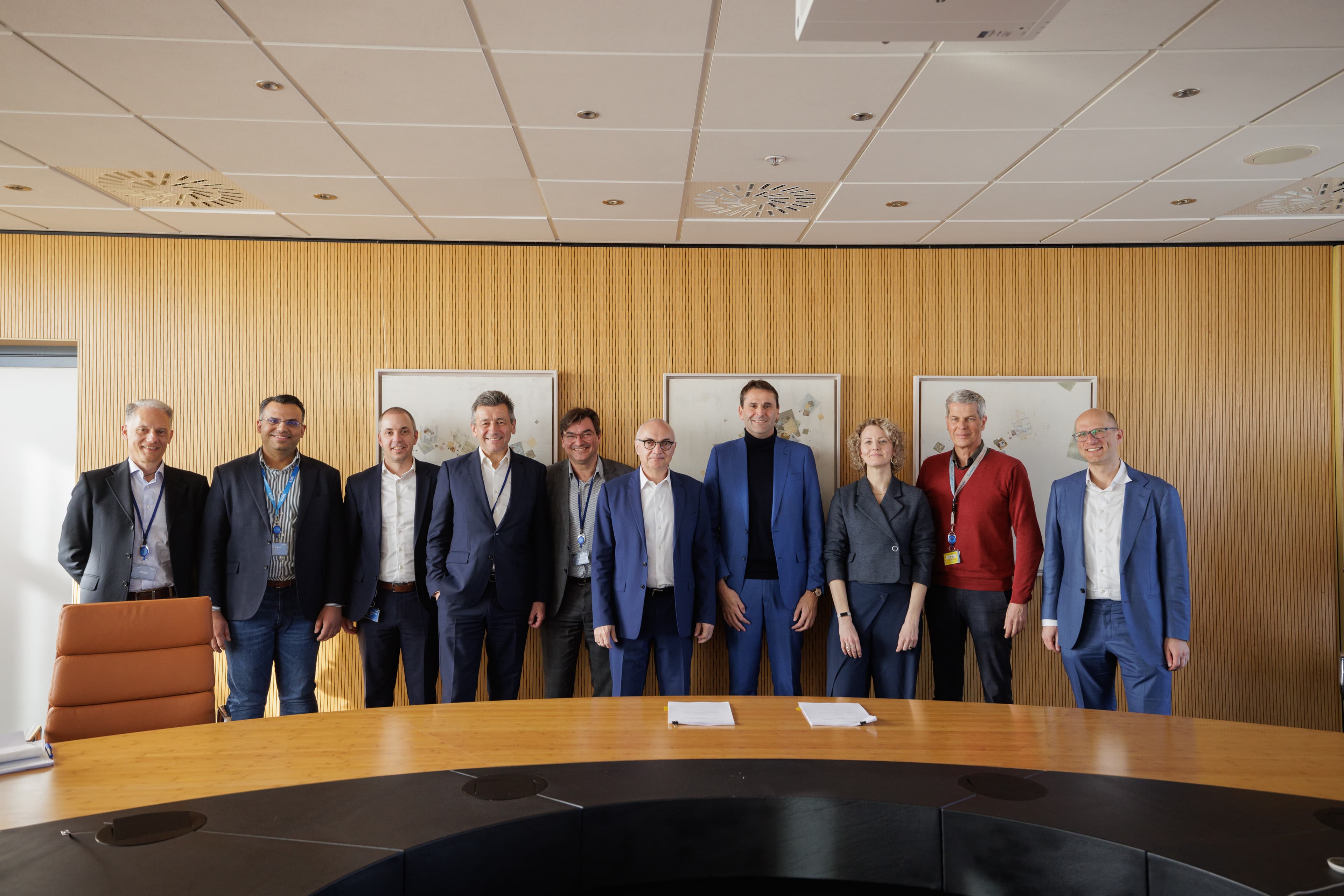ASML_Signing_Imec_March_2025_020 Group of executives posing in a conference room after signing a partnership agreement.
