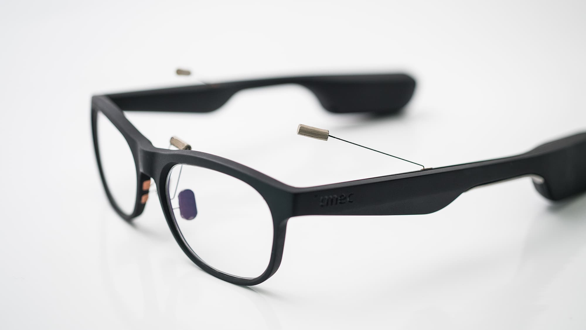 EOG-glasses007_0 Black eyetracking glasses with small sensor electrodes attached to the frame