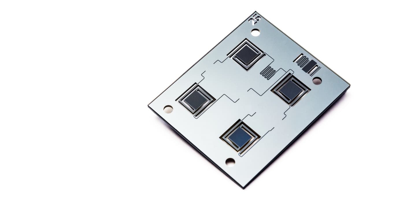 Silicon microfluidic PCR chip with four chambers Silicon microfluidic PCR chip with four test chambers and etched channels