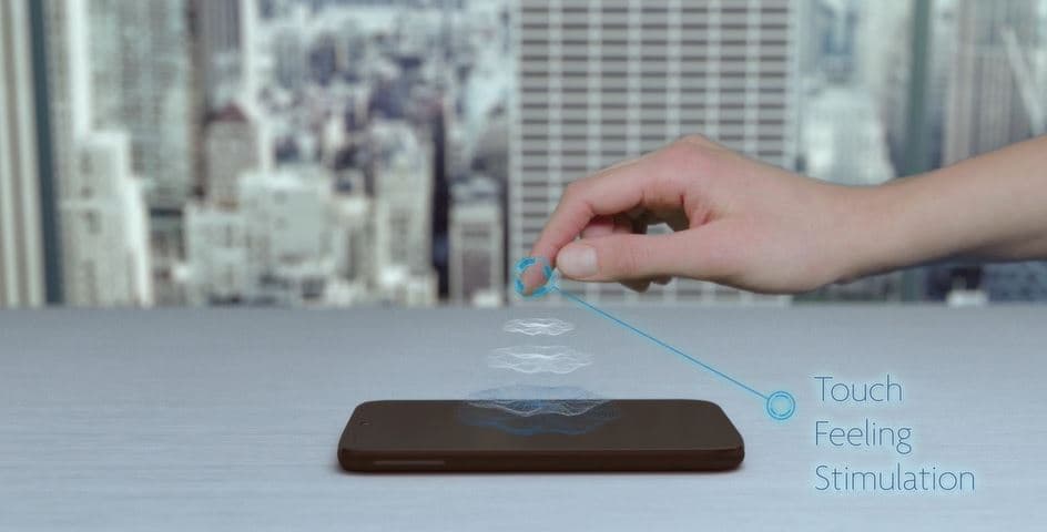 Figure%201%20-%20Mid%20air%20haptics Hand zweeft boven een smartphone en toont haptische feedback in de lucht met een aanraakgevoel-illustratie