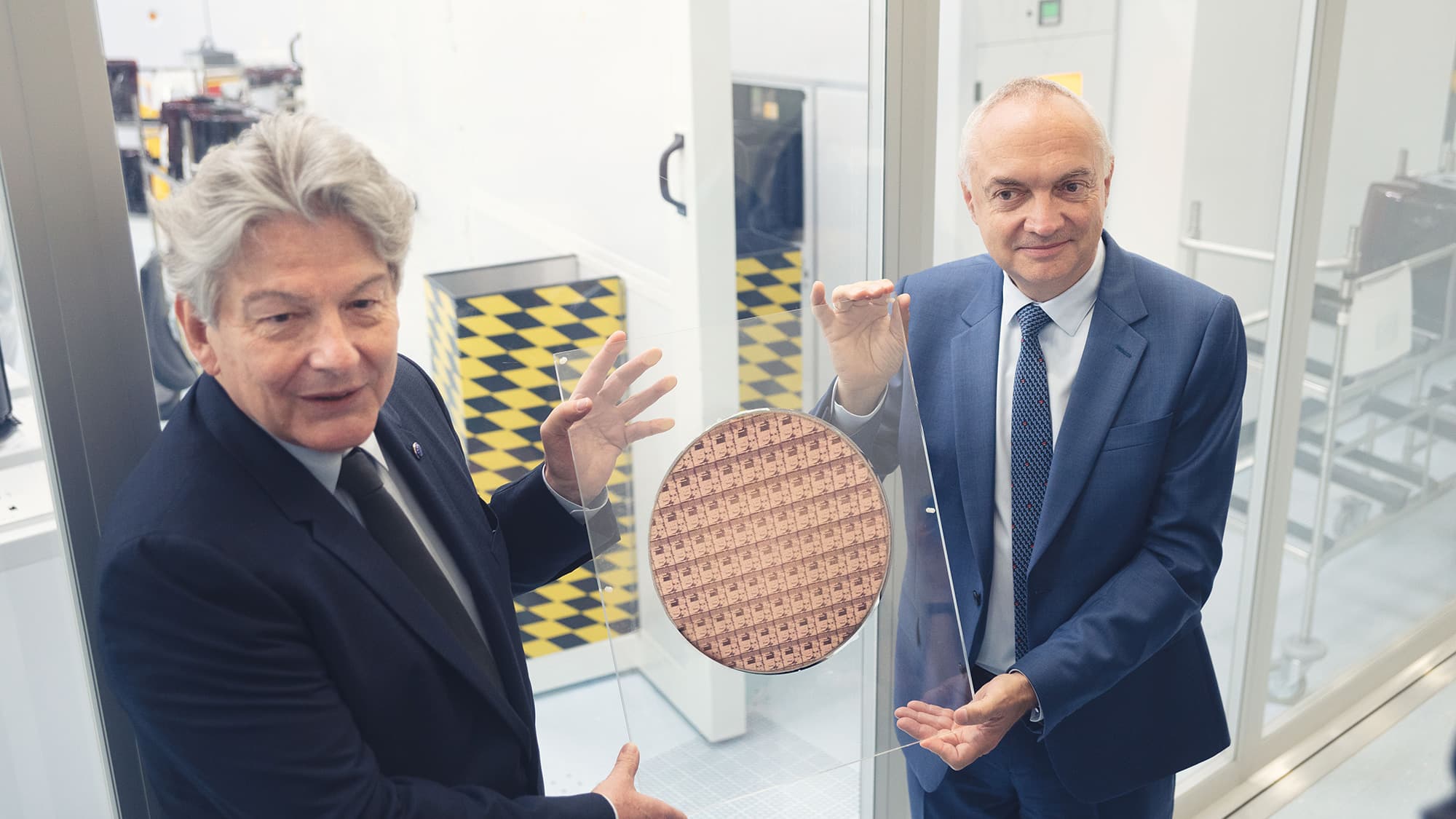 Forksheet_Breton Two suited men in a cleanroom display a wafer with integrated forksheet technology