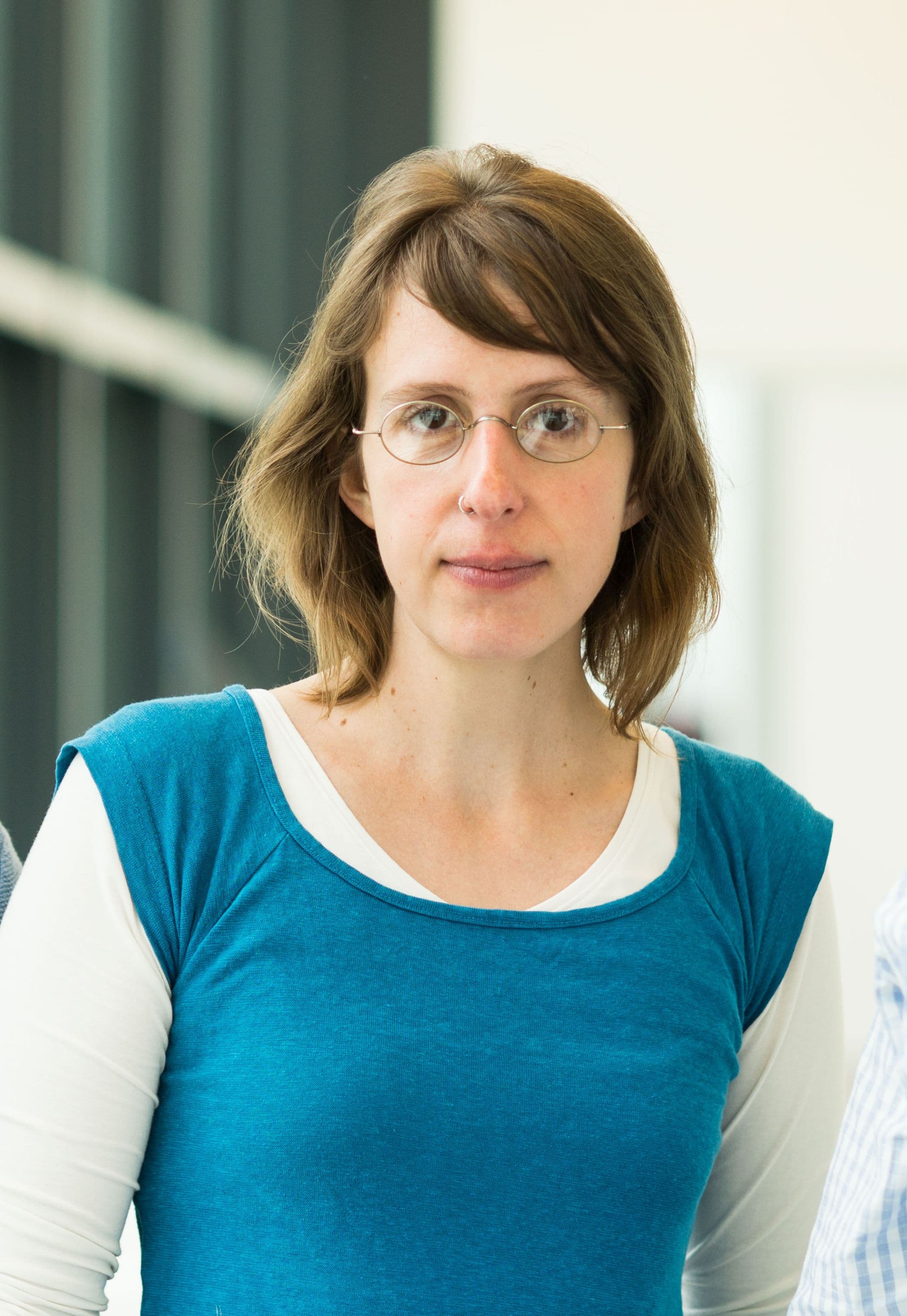 groep-valerie-alone Portret van onderzoeker Valérie Depauw met een bril en een blauw bovenstuk