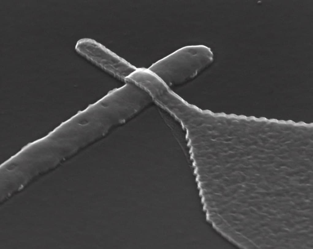 Header%20-%20Tilted%20SEM%20image%20of%20overlap%20Josephson%20junction-crop Tilted SEM close-up of overlapping Josephson junction structures on a chip