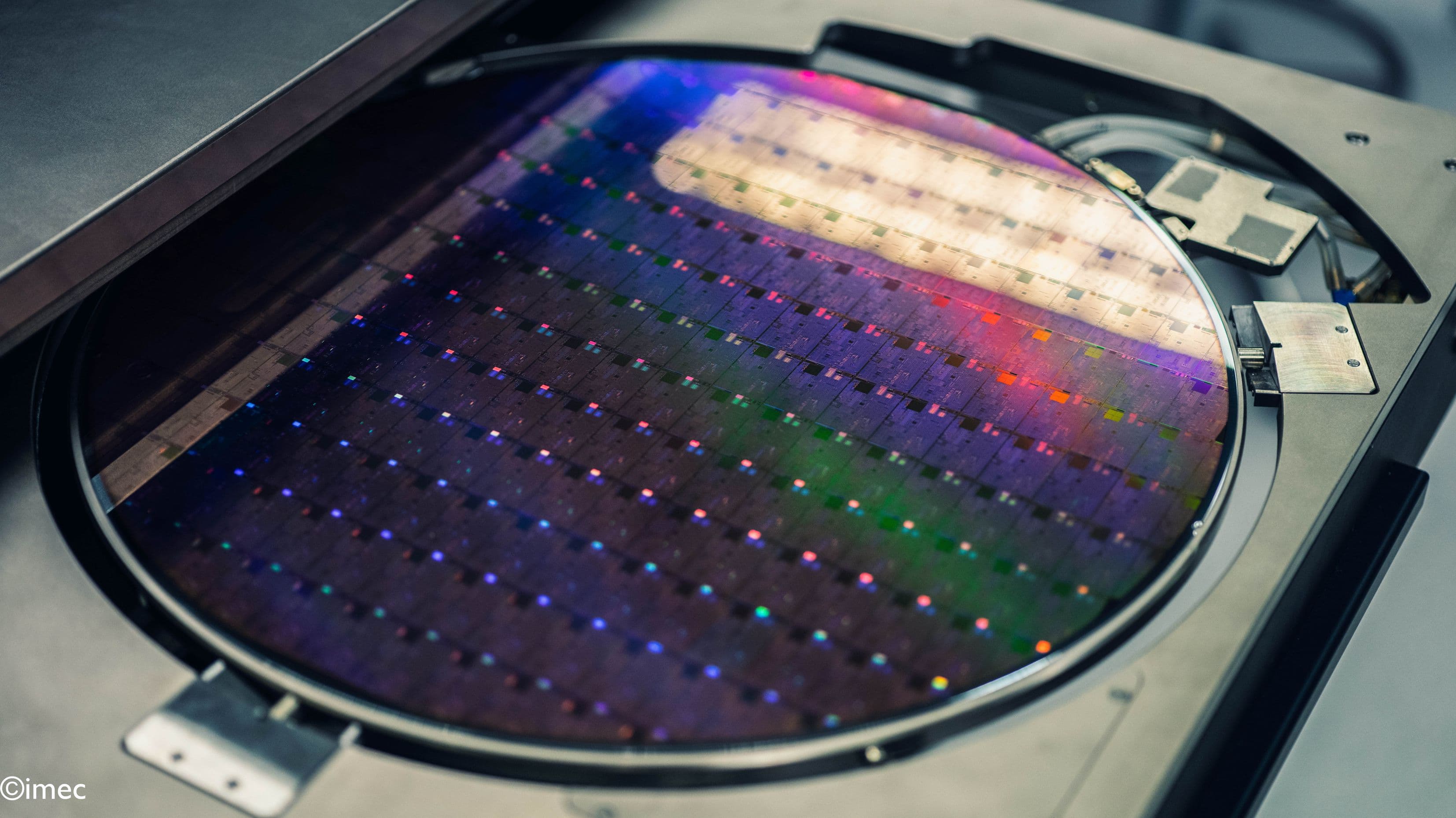 Header_LR Silicon wafer with a colorful patterned chip array in a lab holder