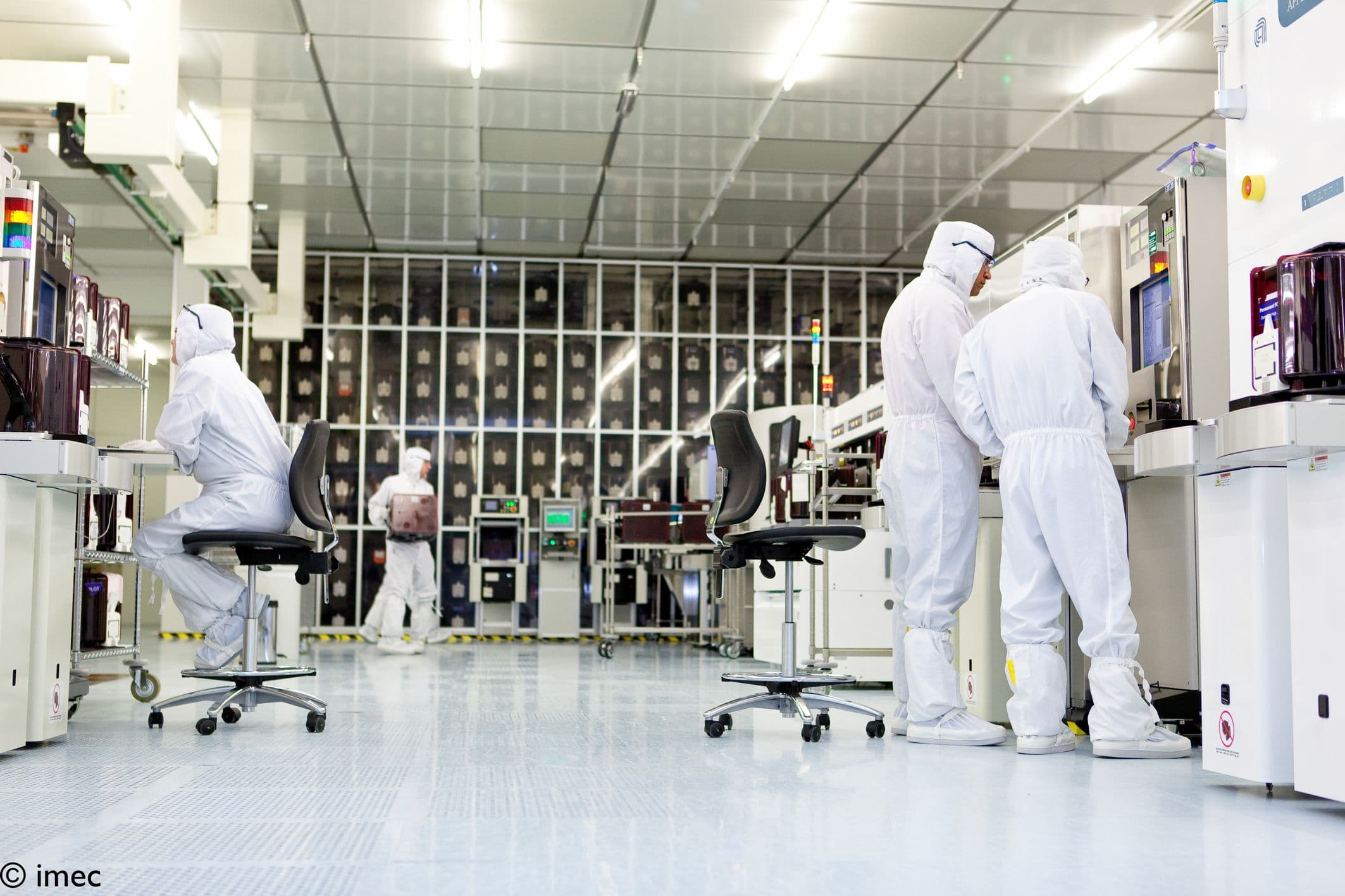 Header_LR Cleanroom researchers in white suits working with semiconductor equipment in a bright lab