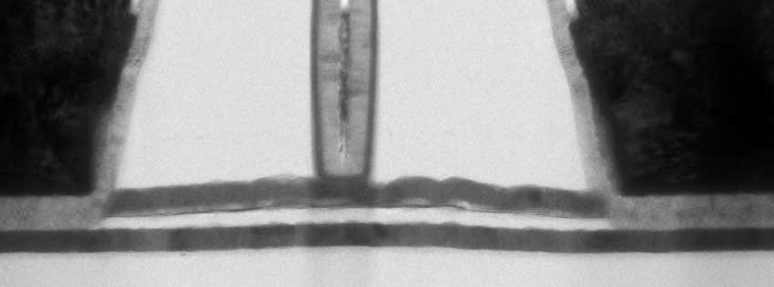 Header-picture_HR Cross-section of a tiny electronic device with a narrow central channel between two darker regions