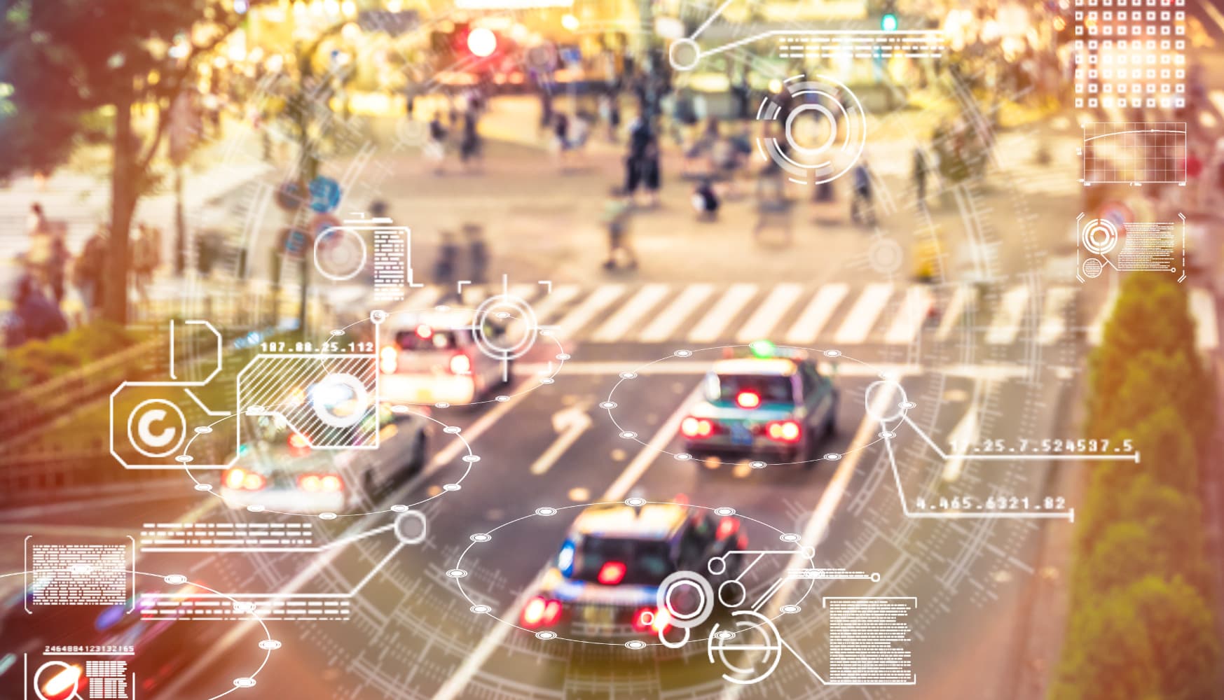 imec-magazine-ai-special-16_mobiliteit_1 Vervaagde stadsstraat met auto's en voetgangers, met futuristische interfacegrafieken die slimme mobiliteit en autonoom rijden suggereren