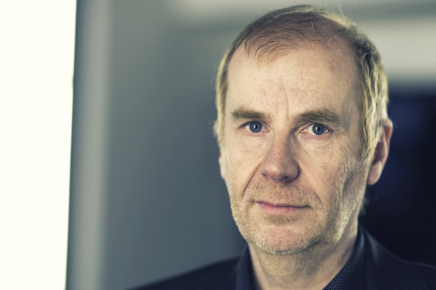 imec-magazine-c-01-piet-demeester_1 Portrait of Piet Demeester against a softly blurred background