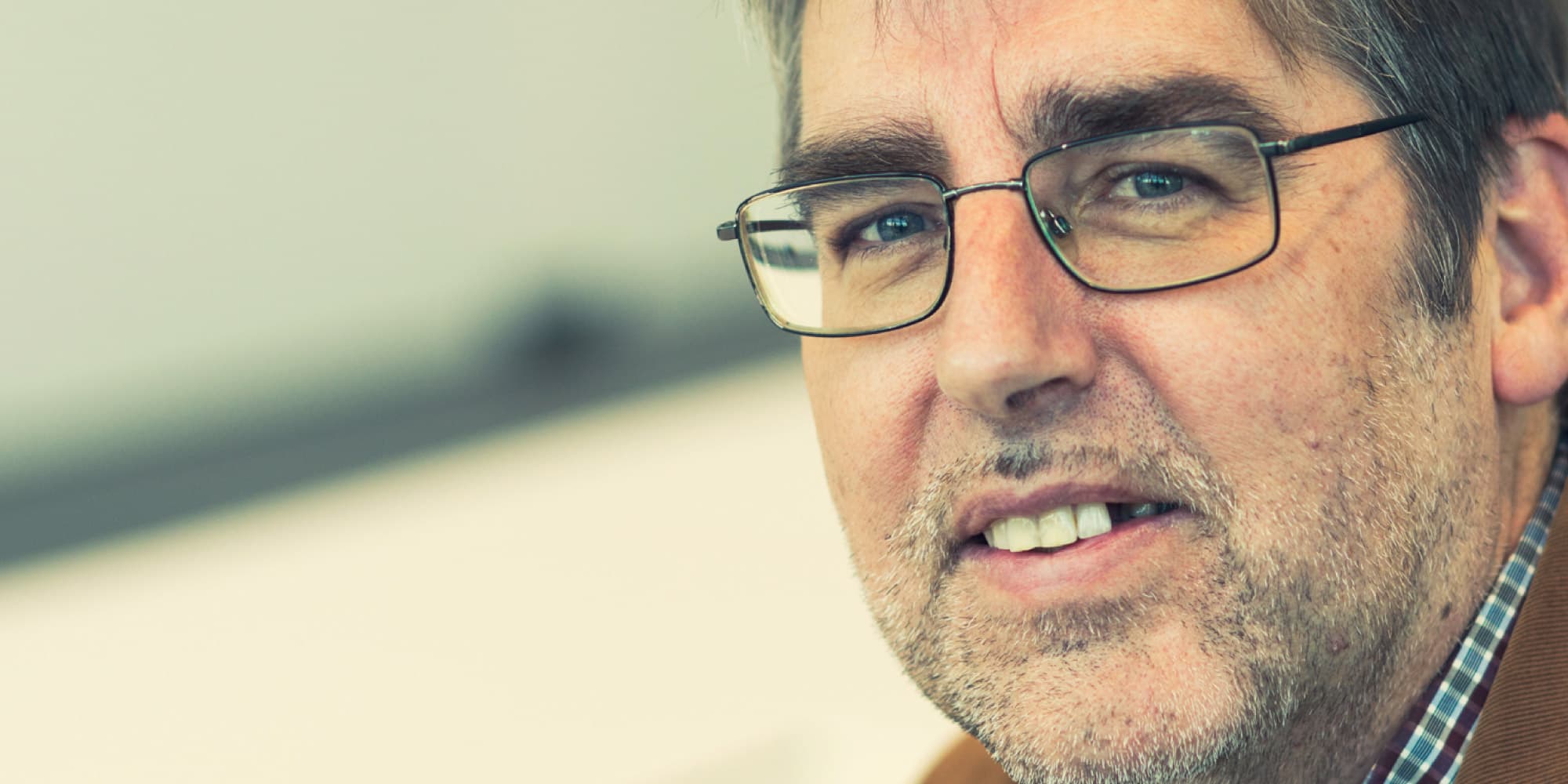 jefpoortmans Close-up portrait of Jef Poortmans wearing glasses, smiling at the camera.