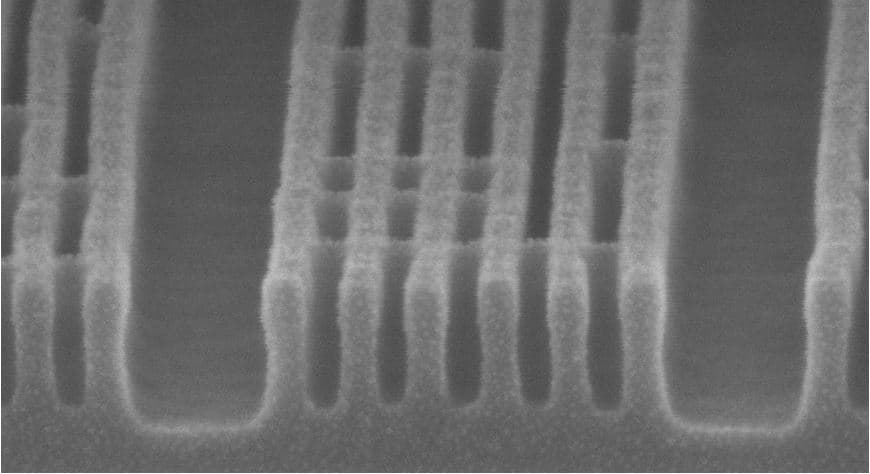 metal2_layer_0 XSEM image of 32nm-pitch metal line patterning with SAQP and EUV block layers