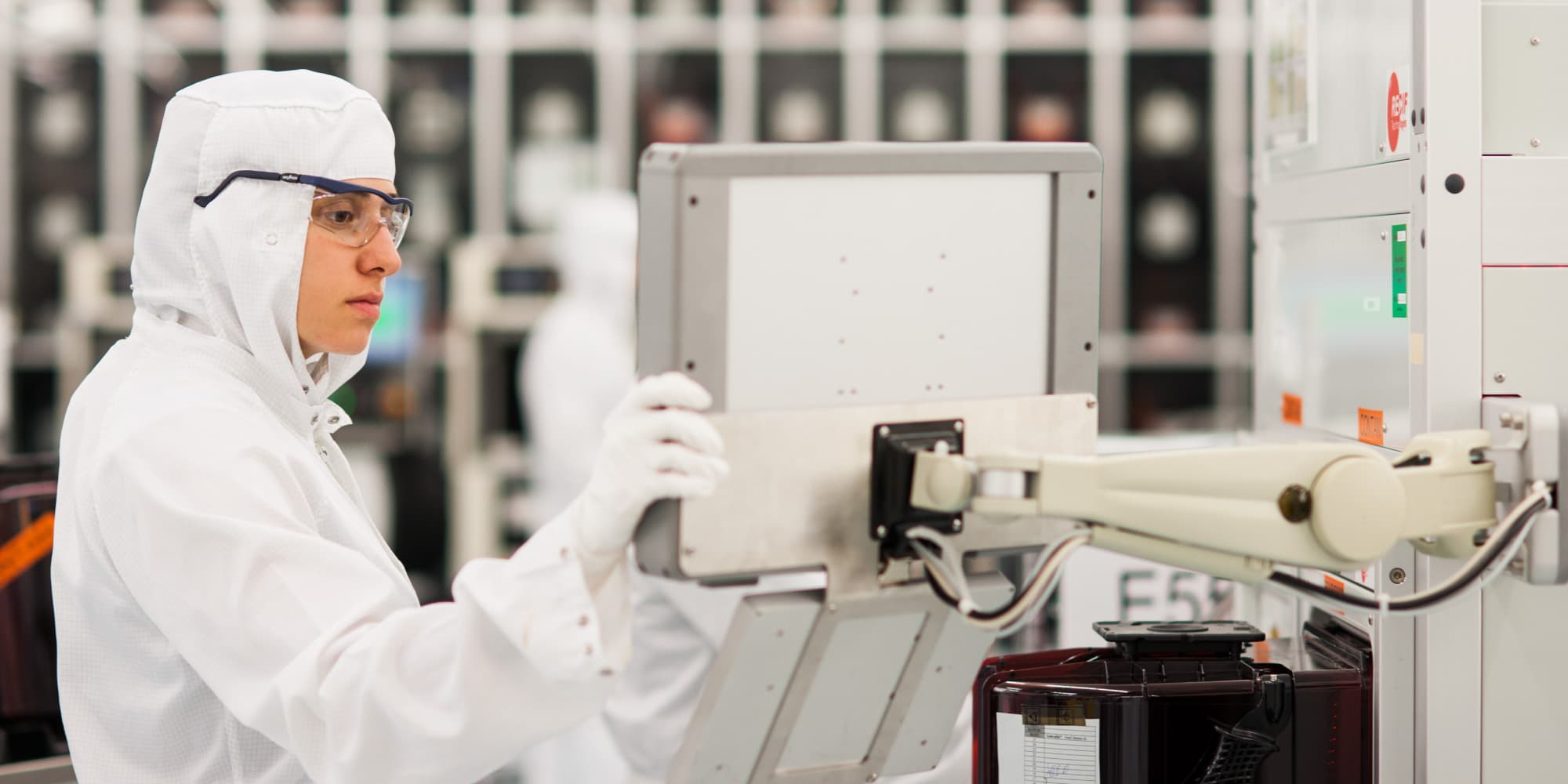Next-generation-storage Researcher in a cleanroom operating semiconductor equipment