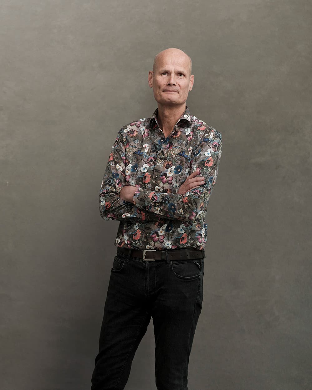 Nico-Van-Meeteren Portrait of Nico Van Meeteren standing with arms crossed against a gray background