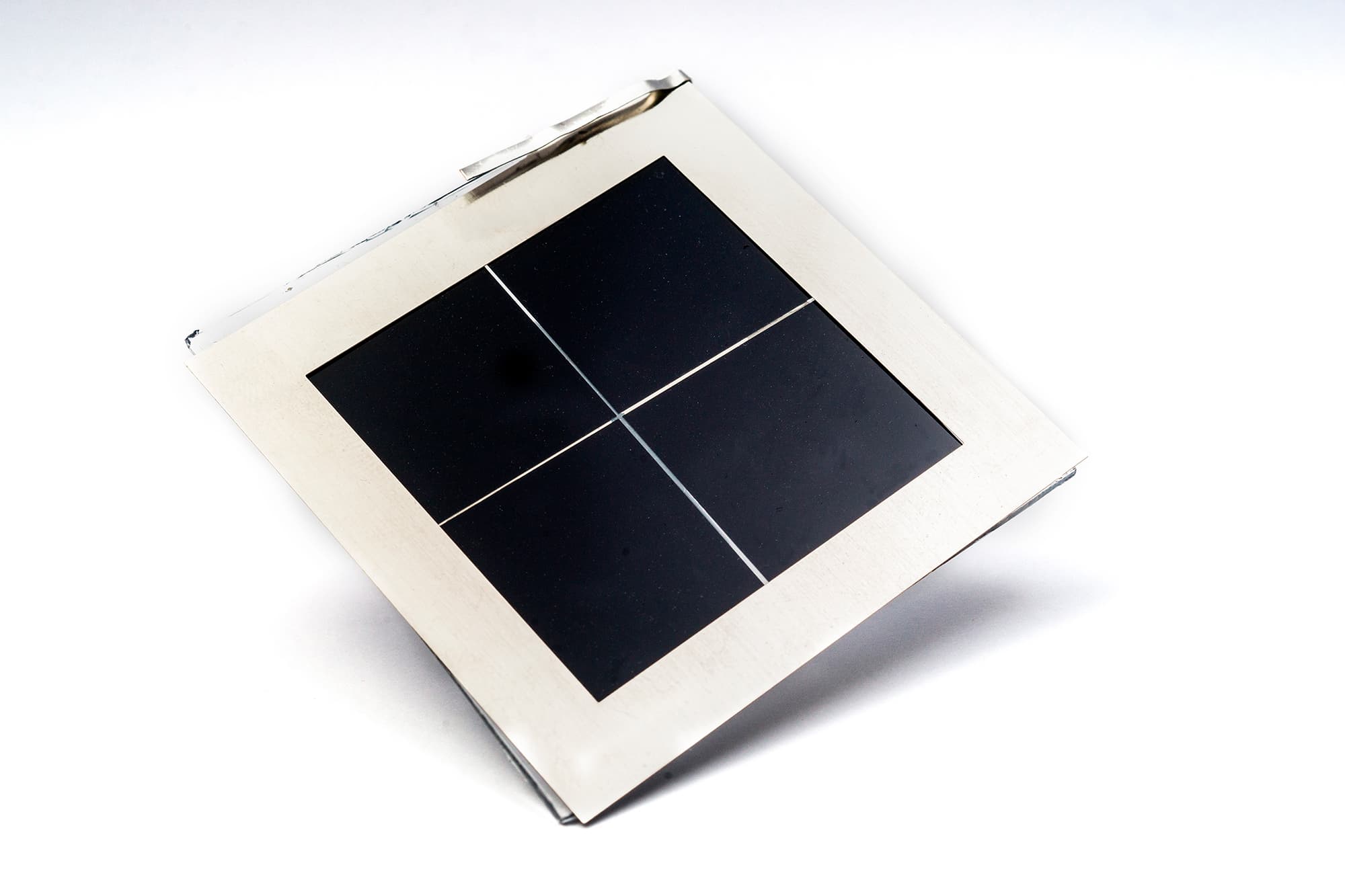 PV-imec_1 Semi-transparent photovoltaic module with four dark solar cells in a white frame