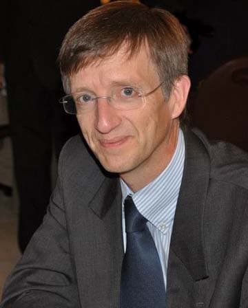 recent_SJ-picture_%28002%29_1 Portrait of Prof. Dr. Stefan Janssens in a suit and tie, wearing glasses