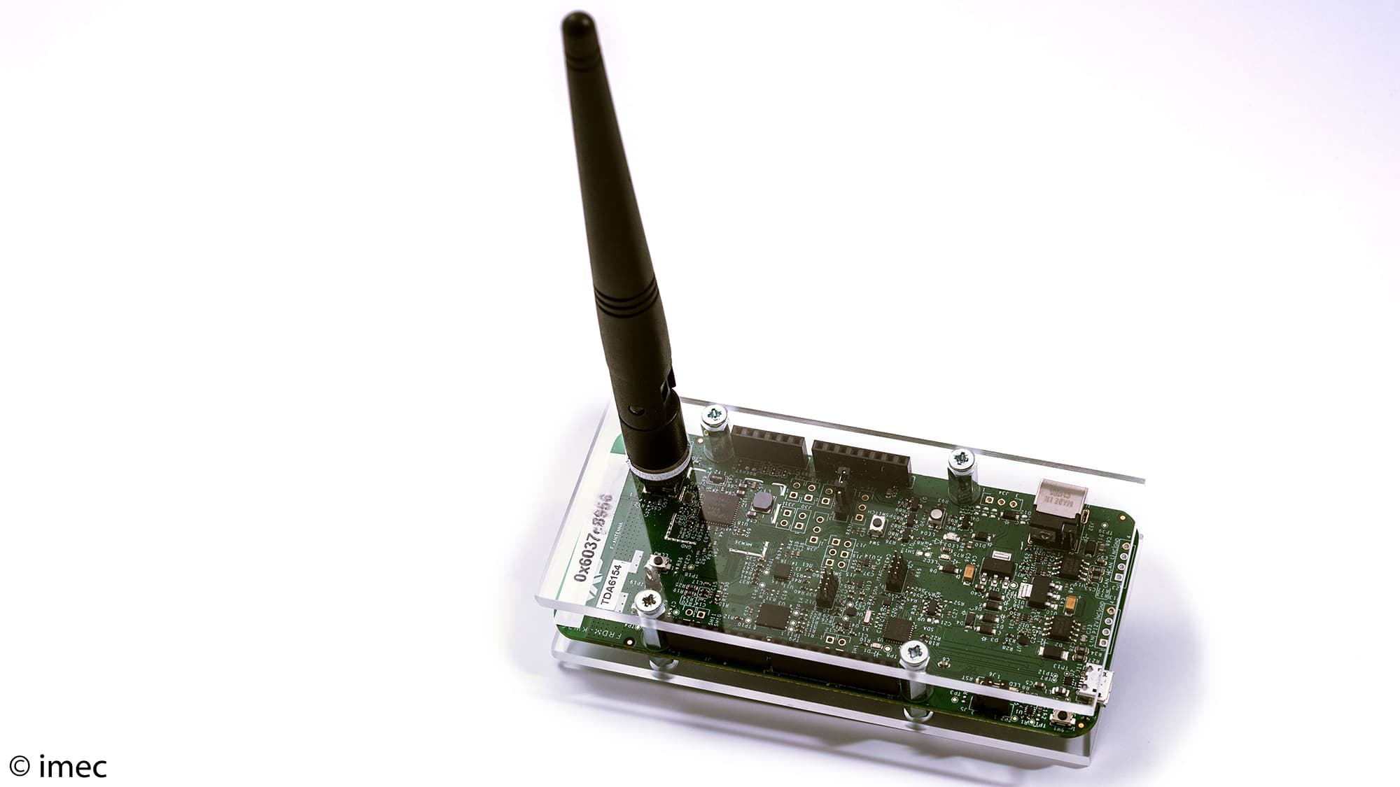 Security-Bluetooth_3_0 Bluetooth antenna mounted on a circuit board in a clear enclosure