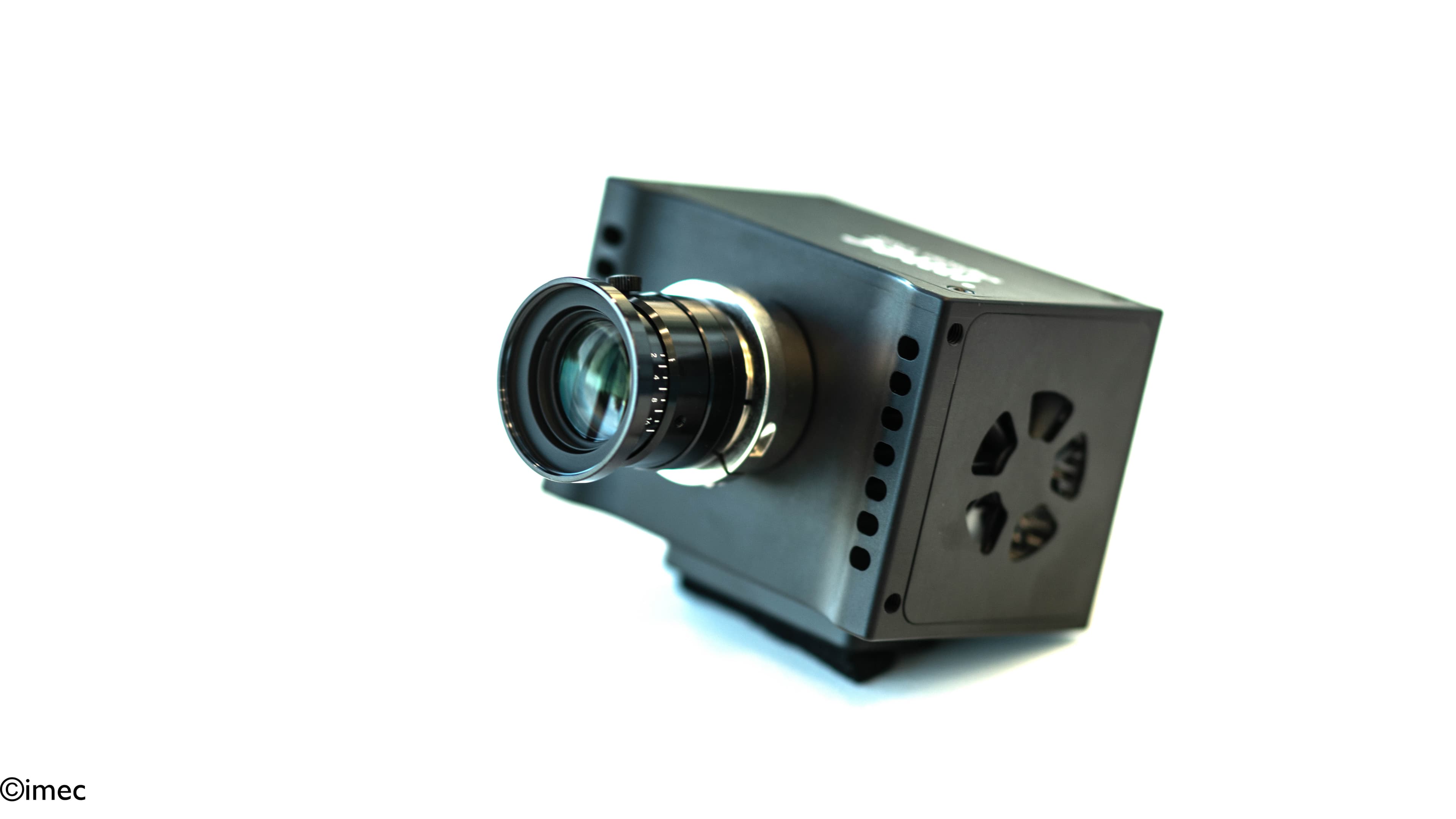 snapscan_vis-nir_0 Portable hyperspectral camera with a large lens on a white background