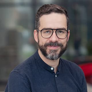 StevenLatre Portrait of Prof. Steven Latré wearing glasses and a dark shirt