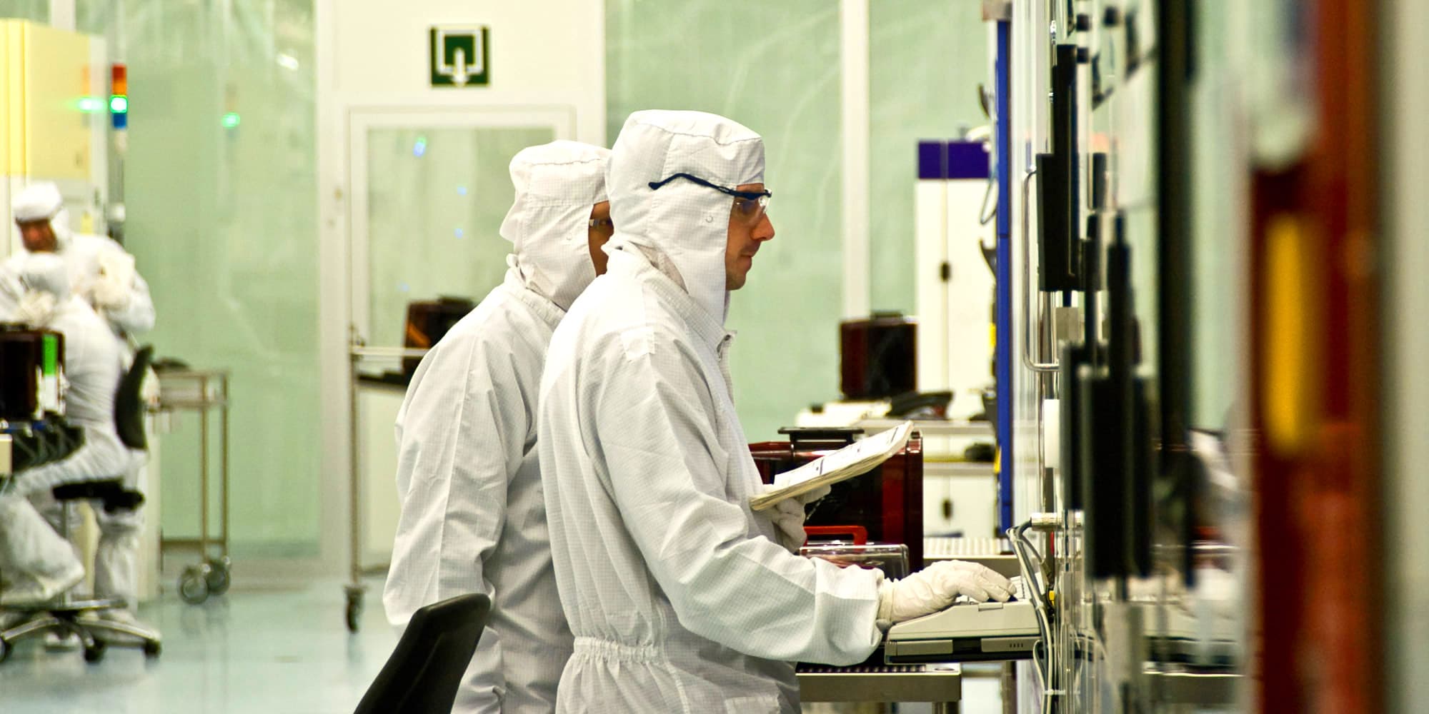 Ultrasound-transducer-technology-platforms Researchers in cleanroom suits working at laboratory equipment in a cleanroom