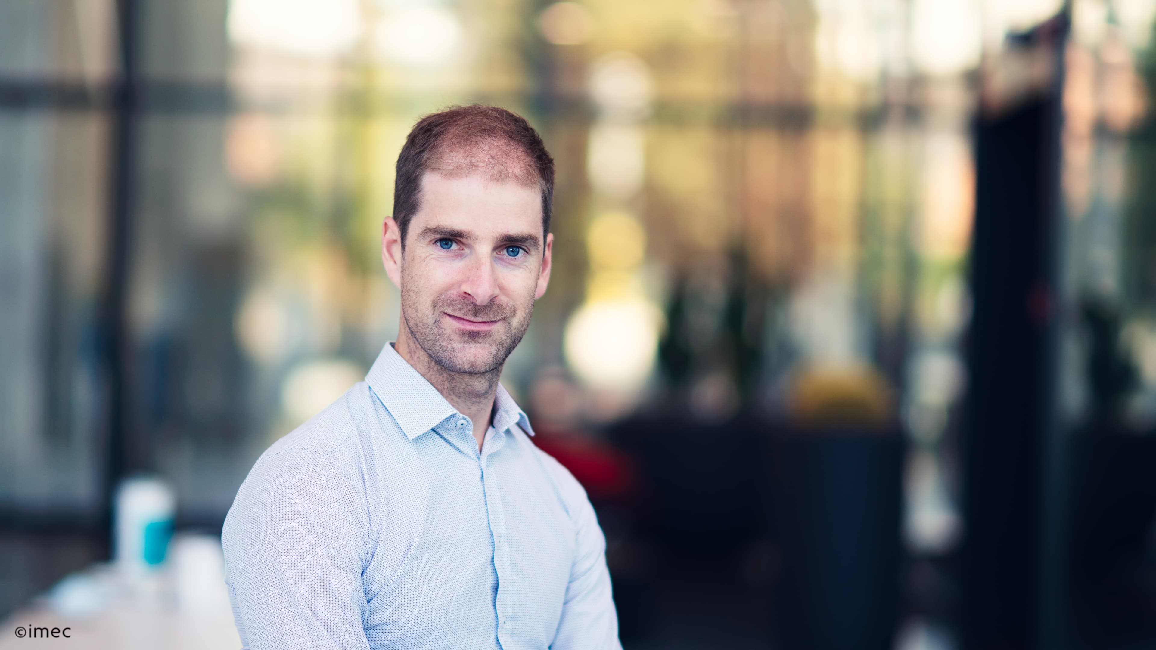 Wouter-Charle-2020-002 Portrait of Wouter Charle in a light blue shirt against a blurred indoor background